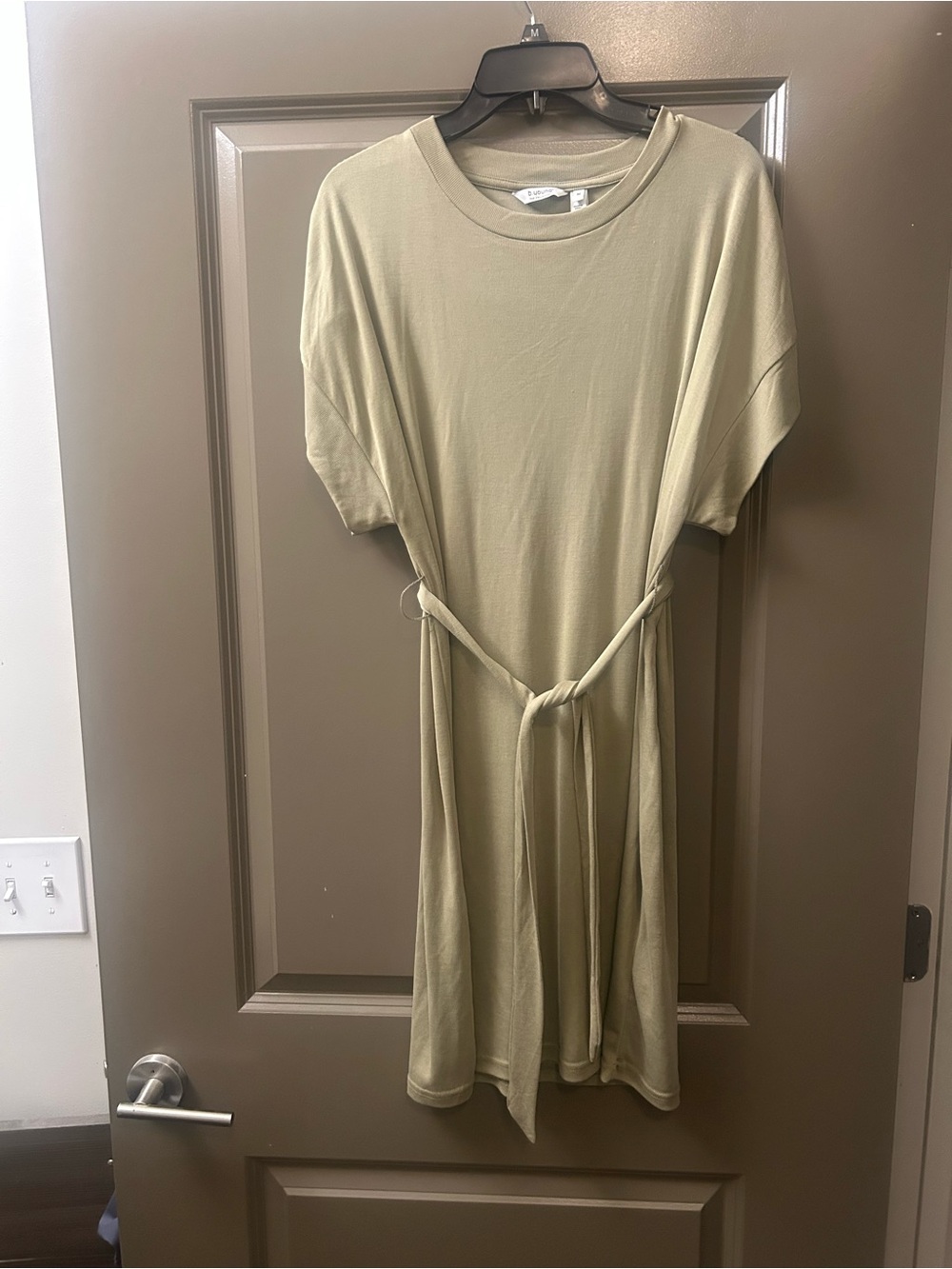 Relaxed Tie-Waist Mini Dress in Olive